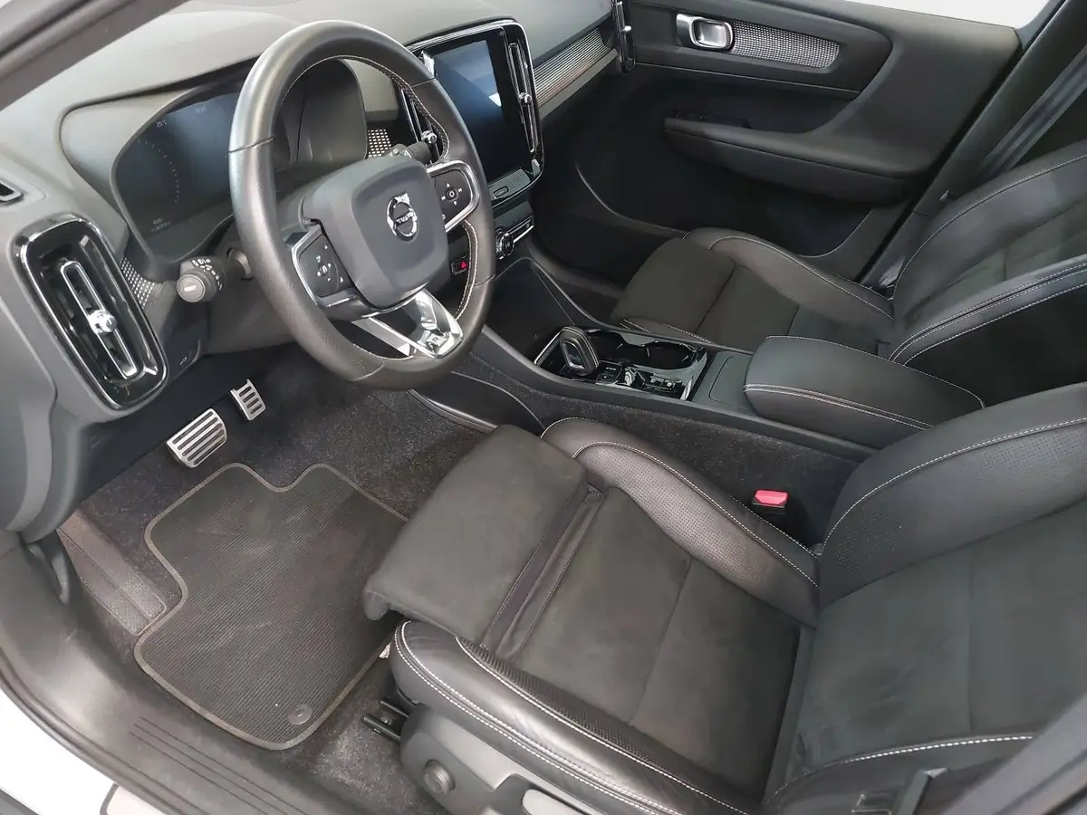 VOLVO XC40 T3 2WD R-DESIGN LED GRA WINTER LM