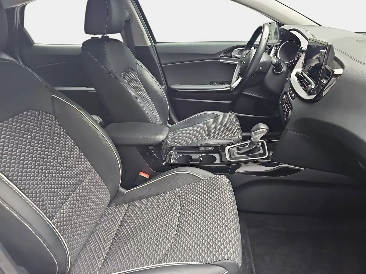 KIA XCEED 1.5 T-GDI DCT SPIRIT XCLUSIVE LED GRA WINTER AHK