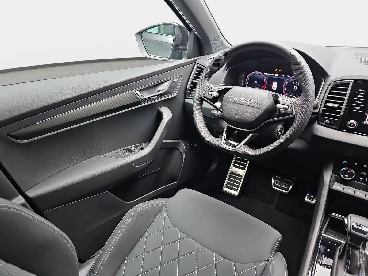 SKODA KAROQ 1.5 TSI DSG SPORTLINE NAVI LED ACC PANO WINTER KA