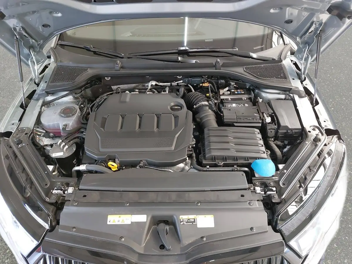 SKODA OCTAVIA COMBI 2.0 TDI DSG SPORTLINE NAVI LED