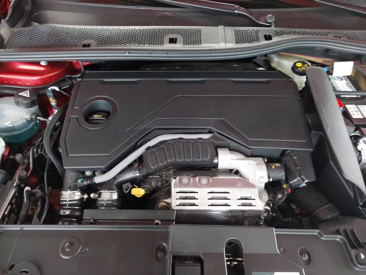 PEUGEOT 208 1.2 HYBRID 110 E-DSC6 GT KLIMA LED MIRROR-SCREEN K