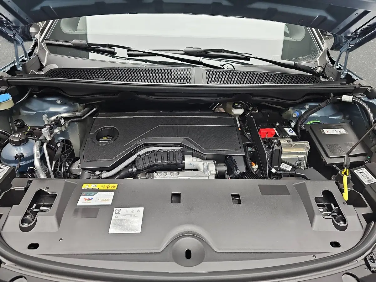 PEUGEOT 3008 1.2 HYBRID 145 E-DSC6 GT NAVI KLIMA LED AHK LM19