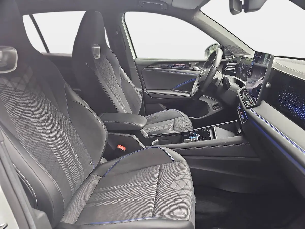 VW TIGUAN 2.0 TDI DSG 4M R-LINE NAVI MATRIX HUD DCC AHK LM20