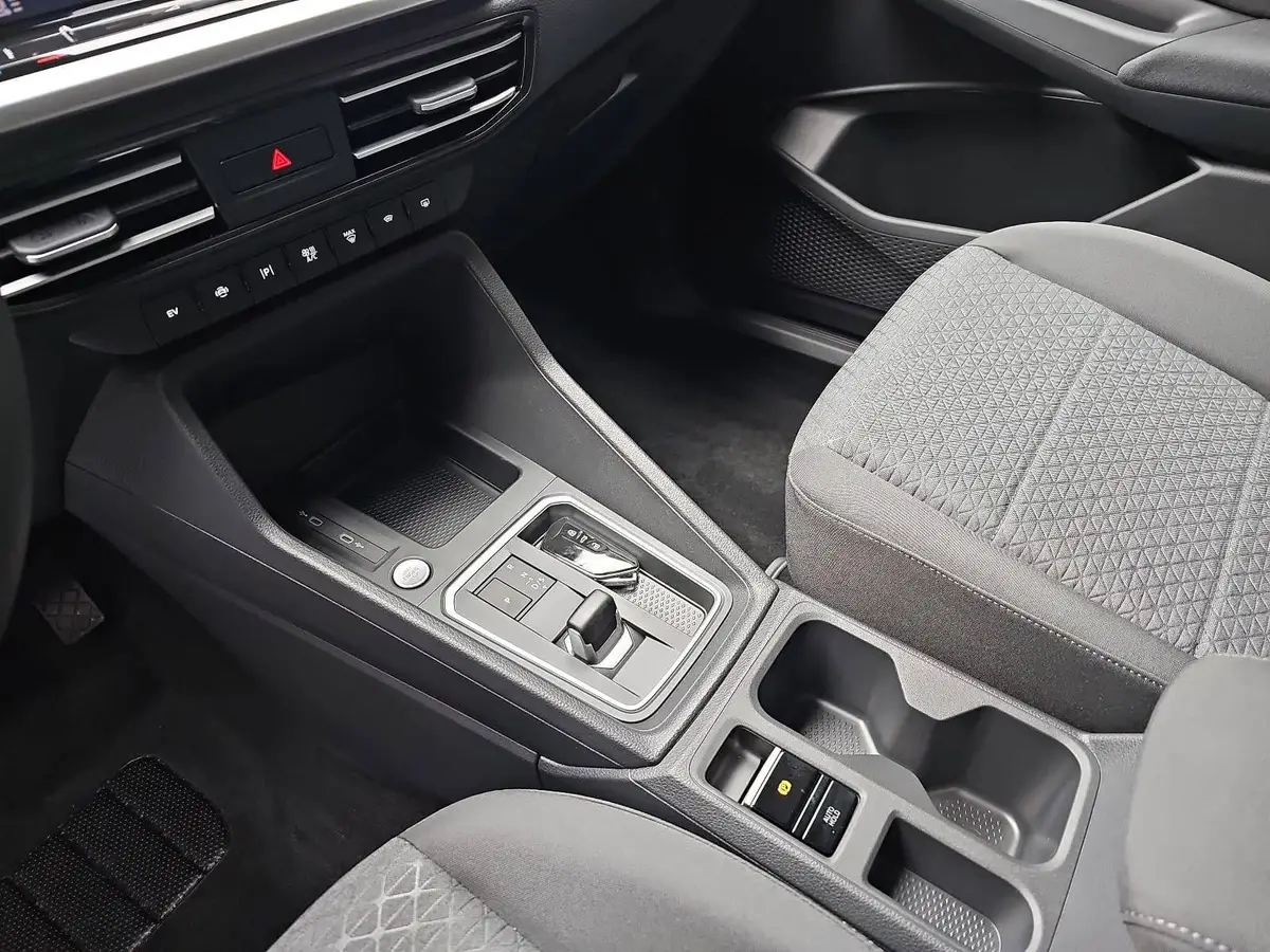 FORD TOURNEO CONNECT 1.5 EB AUTO. PHEV L2 GRAND TITANIUM NAVI LED KLIMA