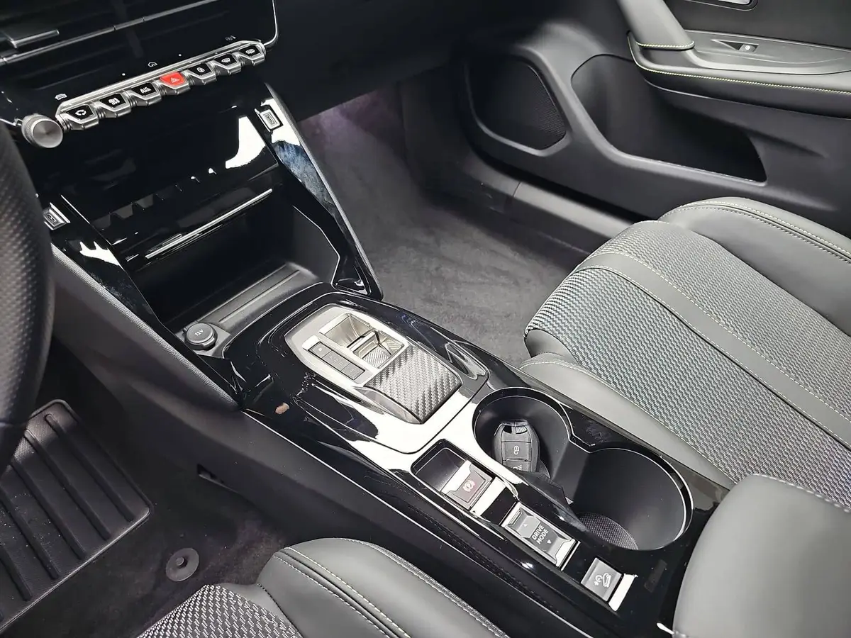 PEUGEOT 2008 1.2 HYBRID 145 E-DSC6 GT-LINE 2-WD LED KLIMAAUTO K