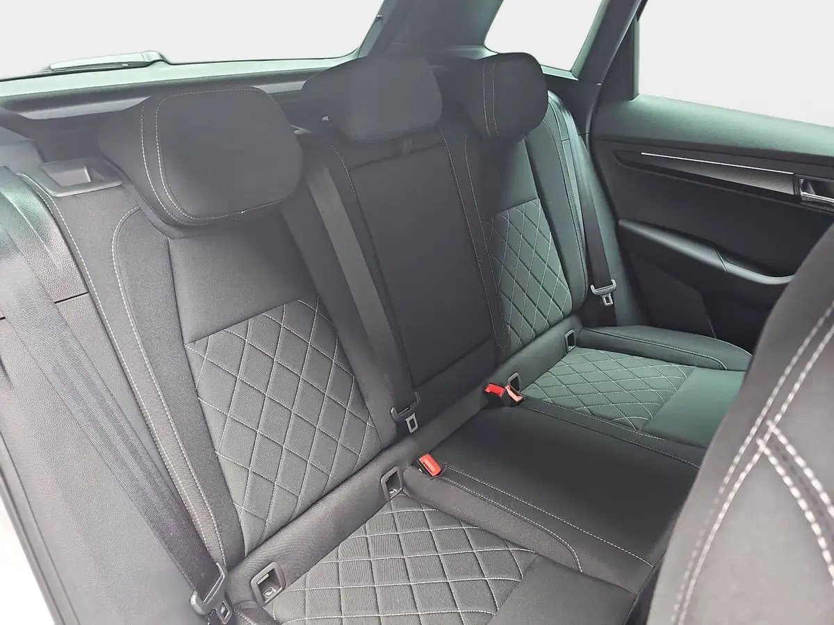 SKODA KAROQ 1.5 TSI DSG SPORTLINE NAVI LED-MATRIX PANO WINTER 