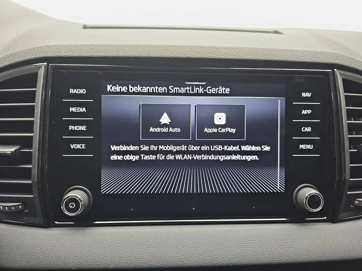 SKODA KAROQ 1.5 TSI DSG 130 JAHRE LED DAB SICHT WINTER EL.HECK