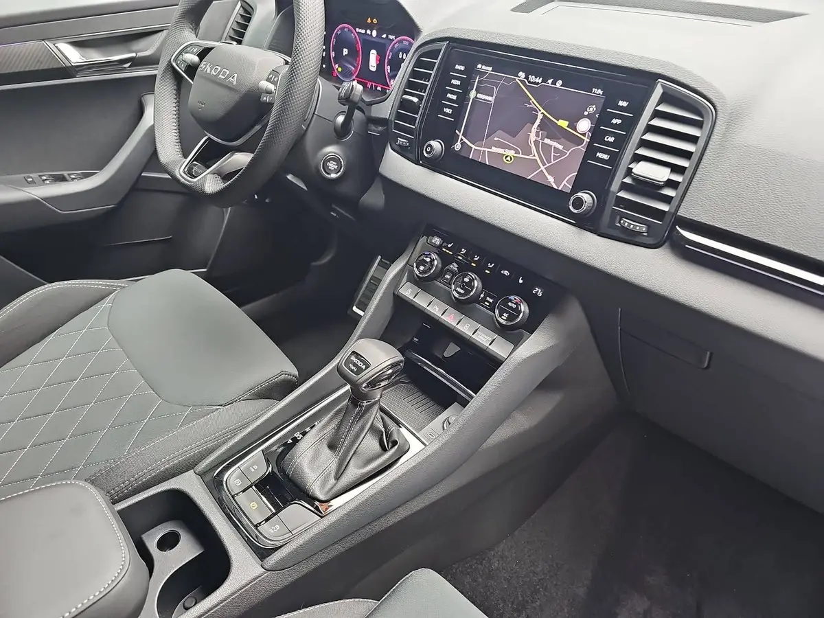SKODA KAROQ 2.0 TDI DSG SPORTLINE 4X4 PANO AHK