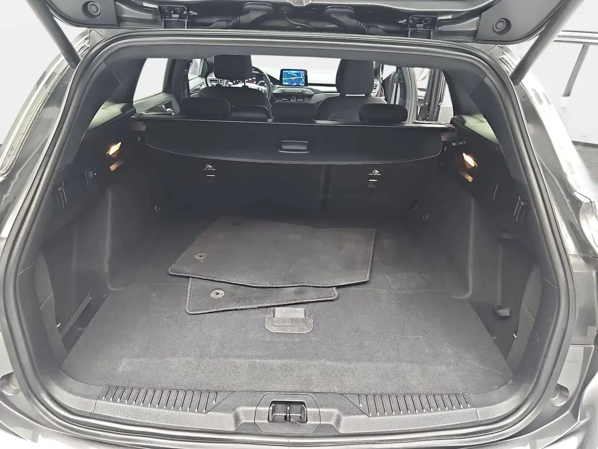 FORD FOCUS 2.0 ECOBLUE ST-LINE NAVI WINTER ACC
