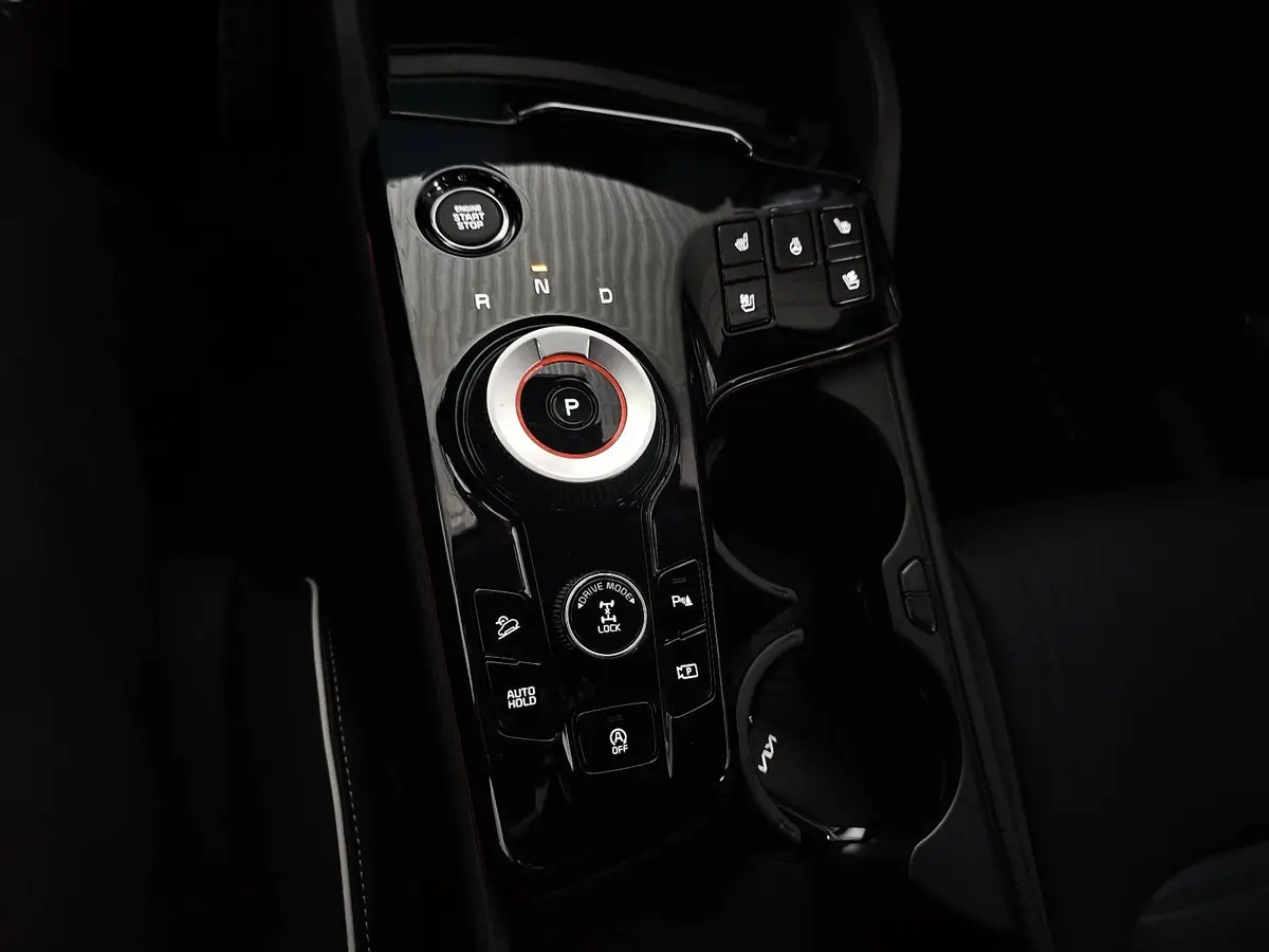 KIA SPORTAGE 1.6 CRDI DCT AWD GT-LINE SCHW.DACH DRIVEWISE GLASDACH SOUND