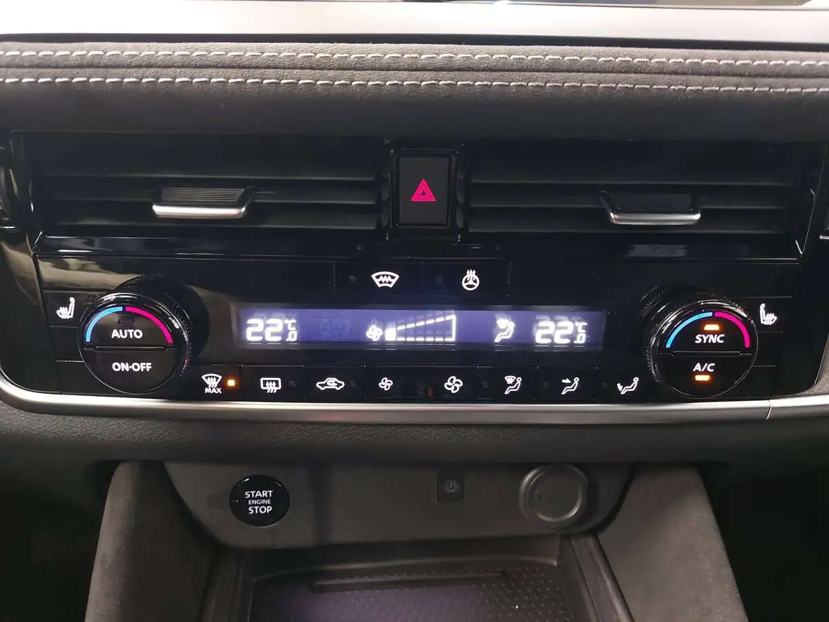 NISSAN QASHQAI 1.3 DIG-T MHEV AUTO. TEKNA PREMIUM PAKET 2-FARBEN