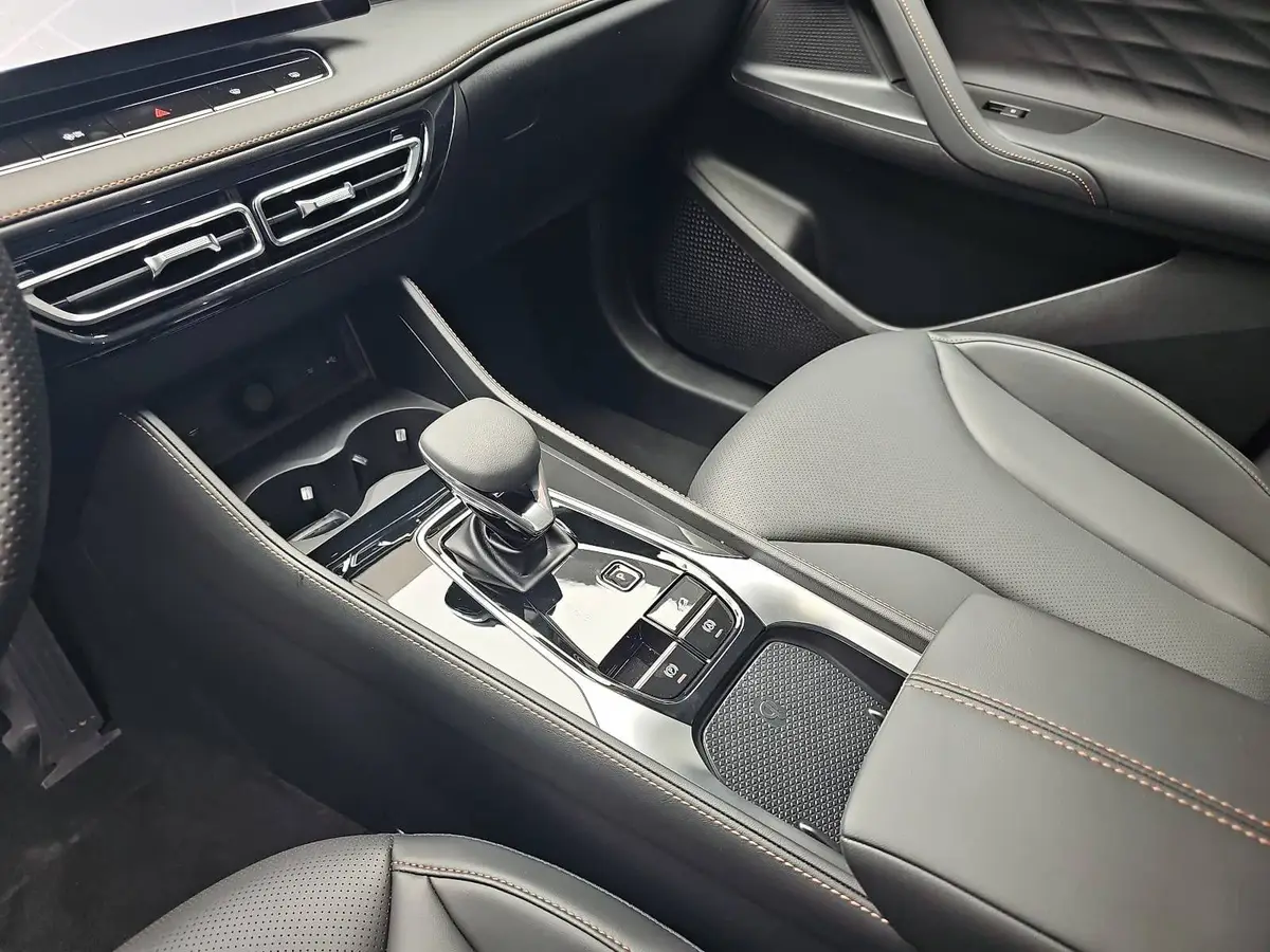 MG HS 1.5 PLUG-IN-HYBRID MY25.5 LUXURY LEDER 360-GRAD-KAMERA 19-ZOLL-LM