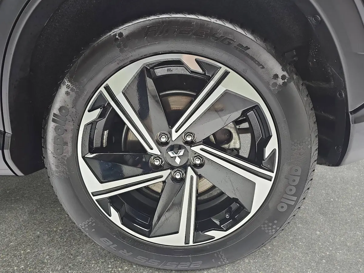 MITSUBISHI ECLIPSE CROSS 2.4 MIVEC PHEV CVT SELECT NAVI LED STANDH. 360° LM