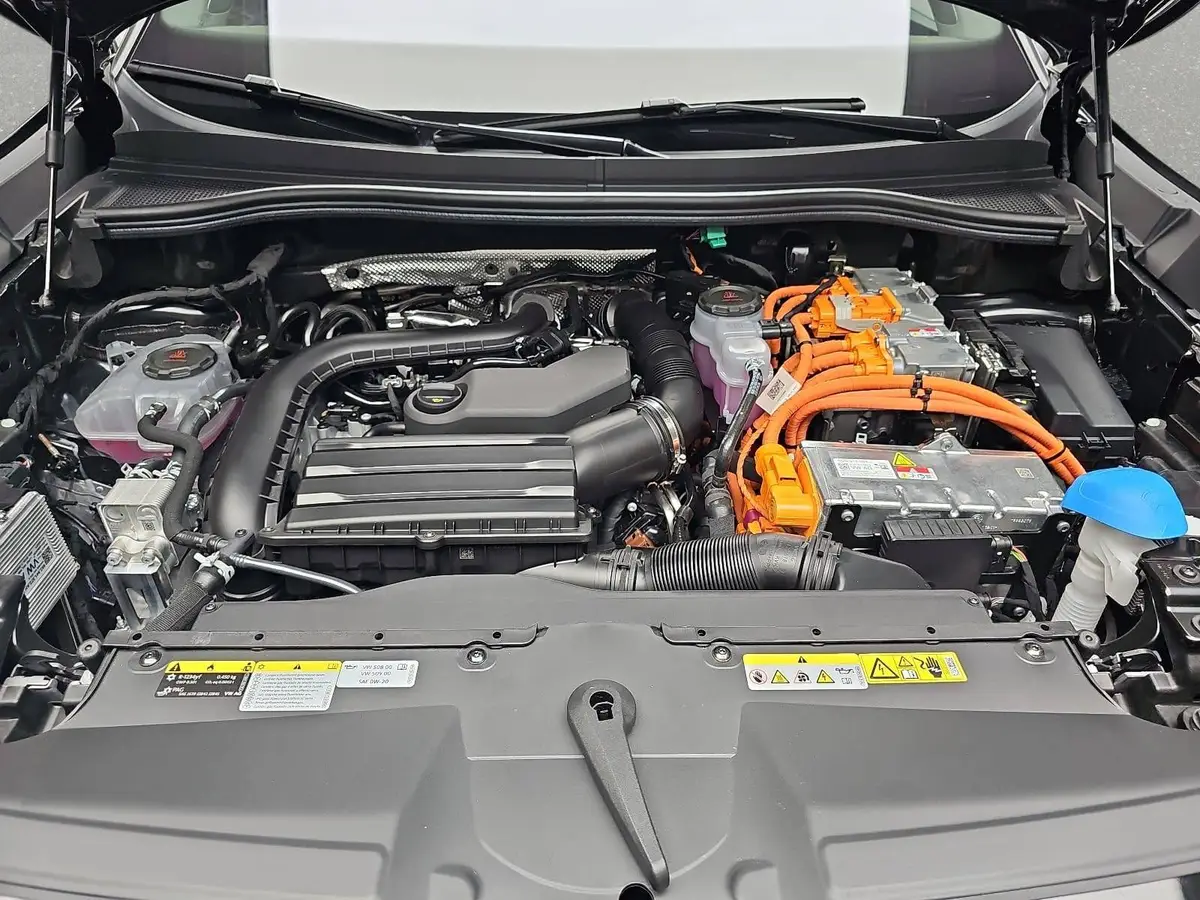 SKODA KODIAQ 1.5 TSI DSG IV PHEV SPORTLINE AHK PANO LM