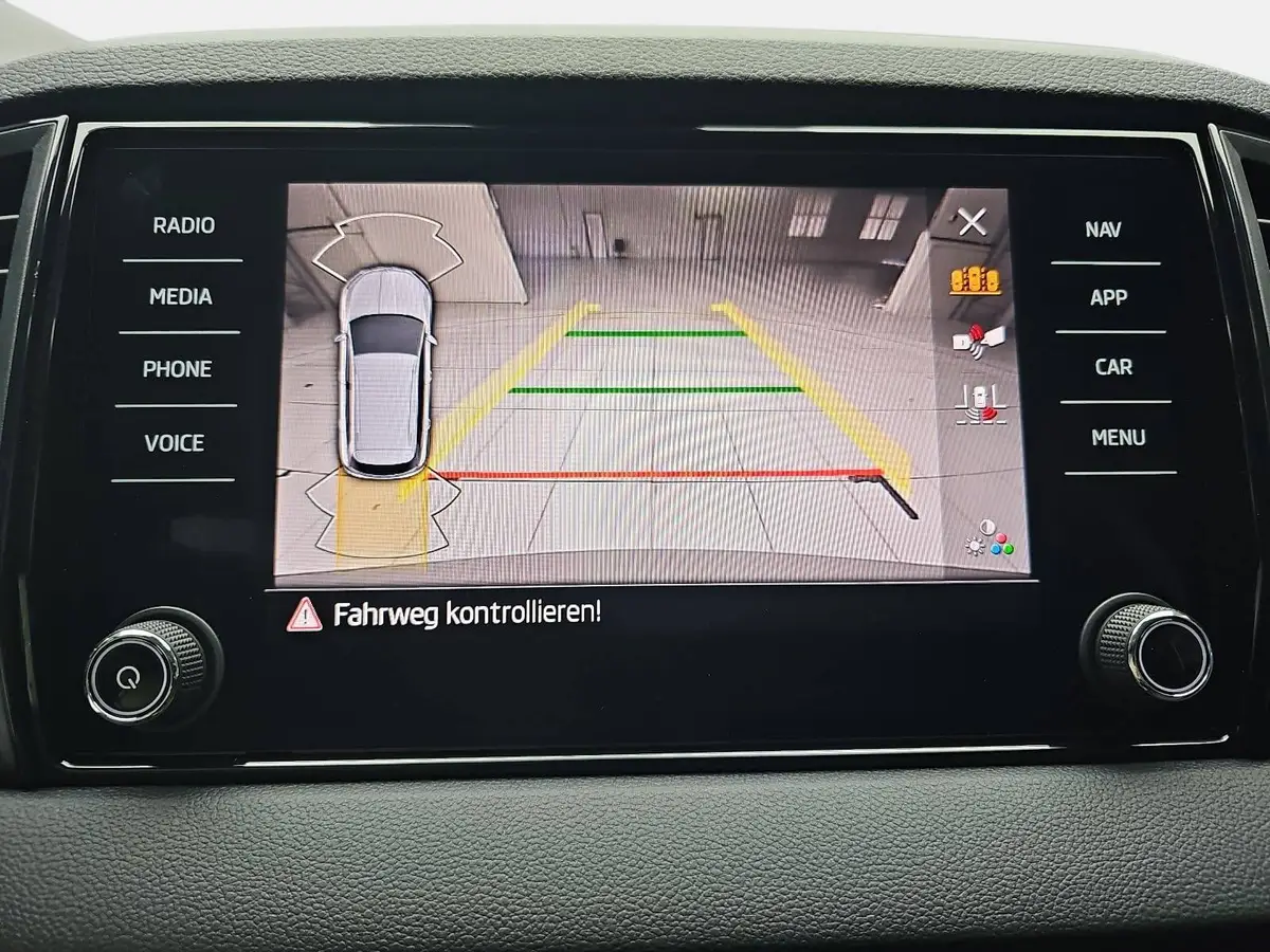 SKODA KAROQ 2.0 TDI DSG DRIVE NAVI LED AHK LM