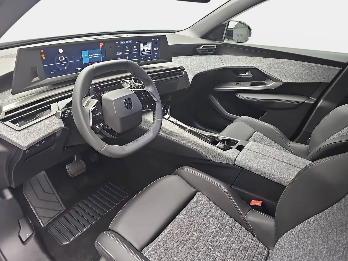 PEUGEOT 5008 1.2 HYBRID 145 E-DSC6 ALLURE KLIMA LED 7-S DAB 360