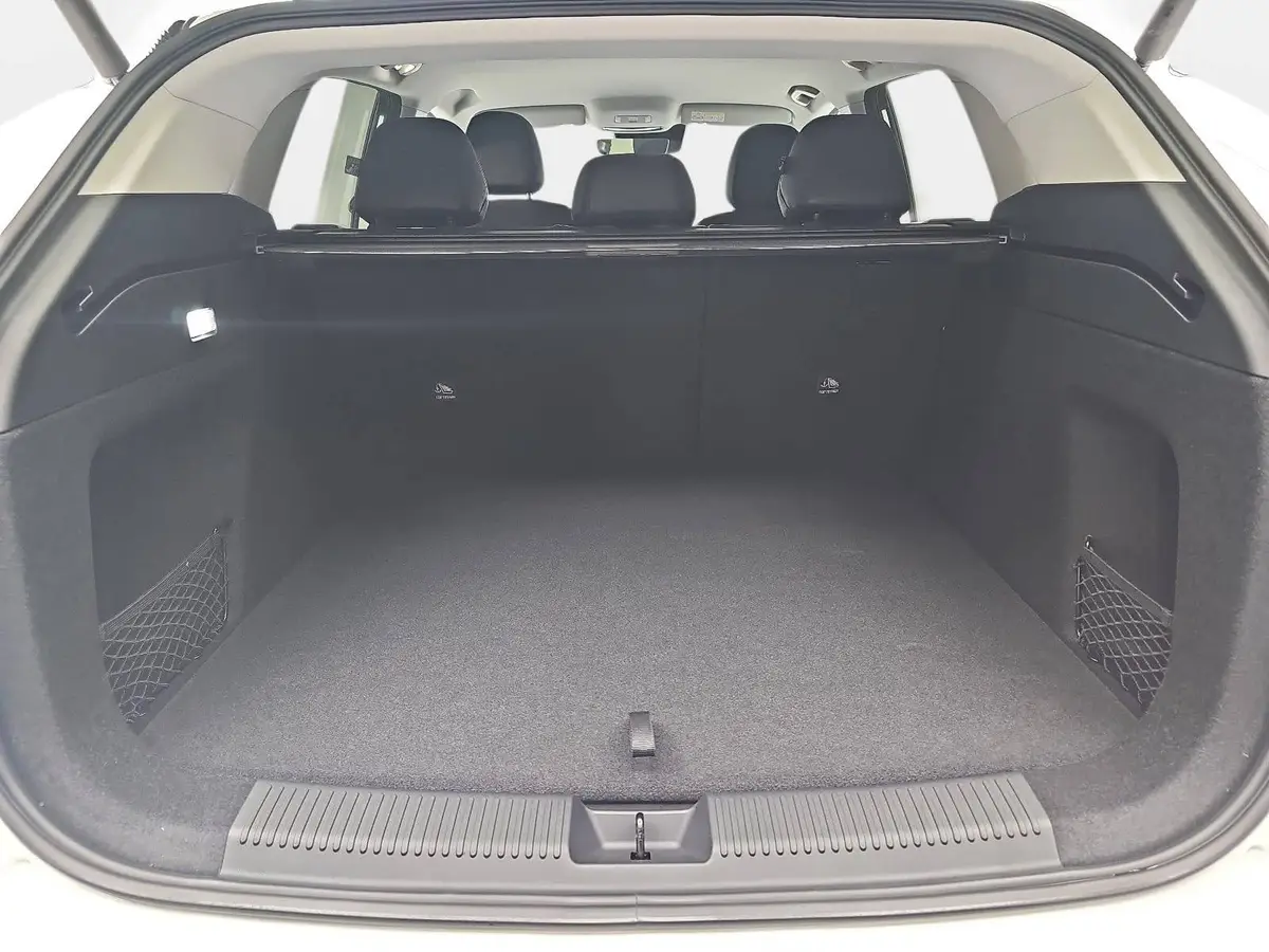 MG HS 1.5 HYBRID+ MY25.5 LUXURY LEDER 360-GRAD-KAMERA 19-ZOLL-LM