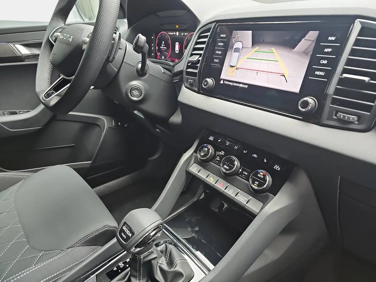 SKODA KAROQ 2.0 TSI DSG SPORTLINE 4X4 NAVI LED ACC KAMERA AHK 