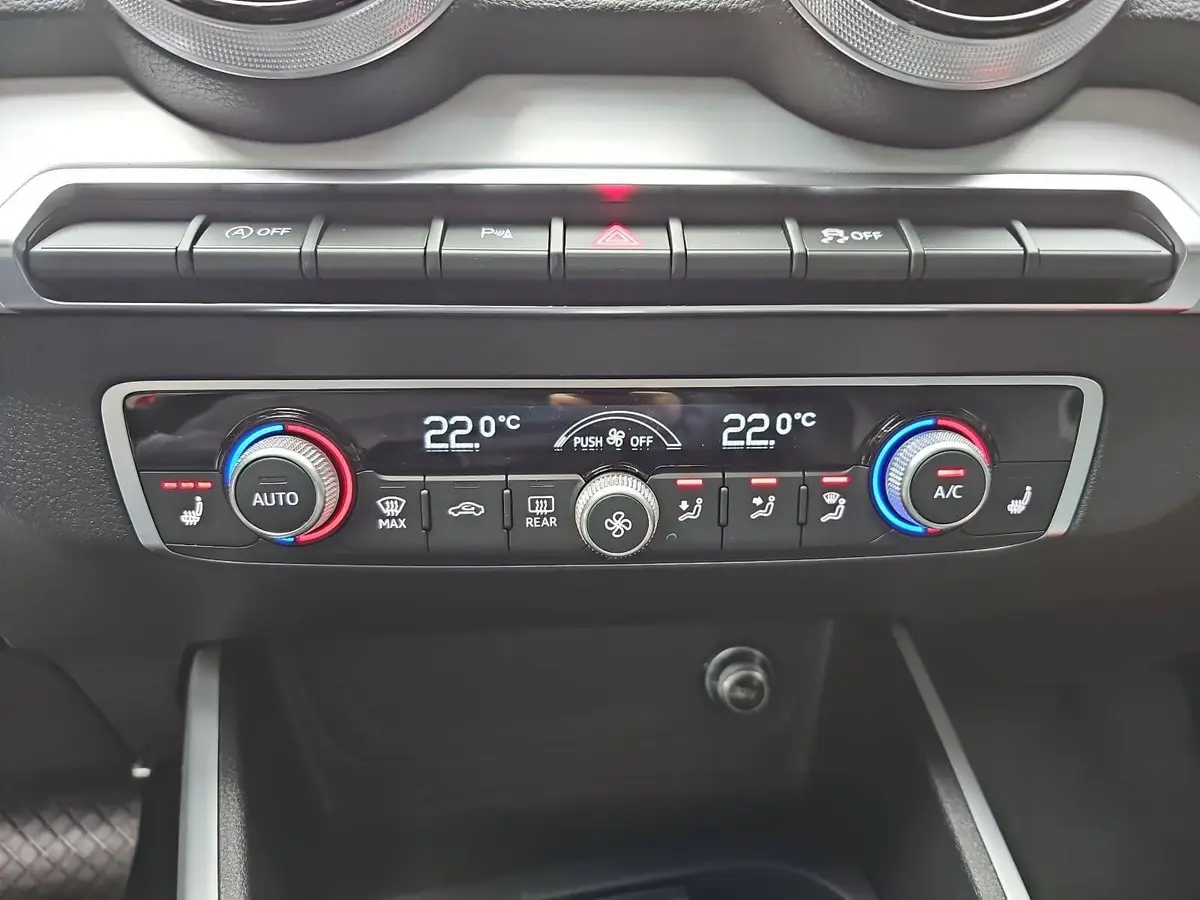 AUDI Q2 35 TFSI S-TRONIC S LINE NAVI LED ACC EL.HECKKL. WI