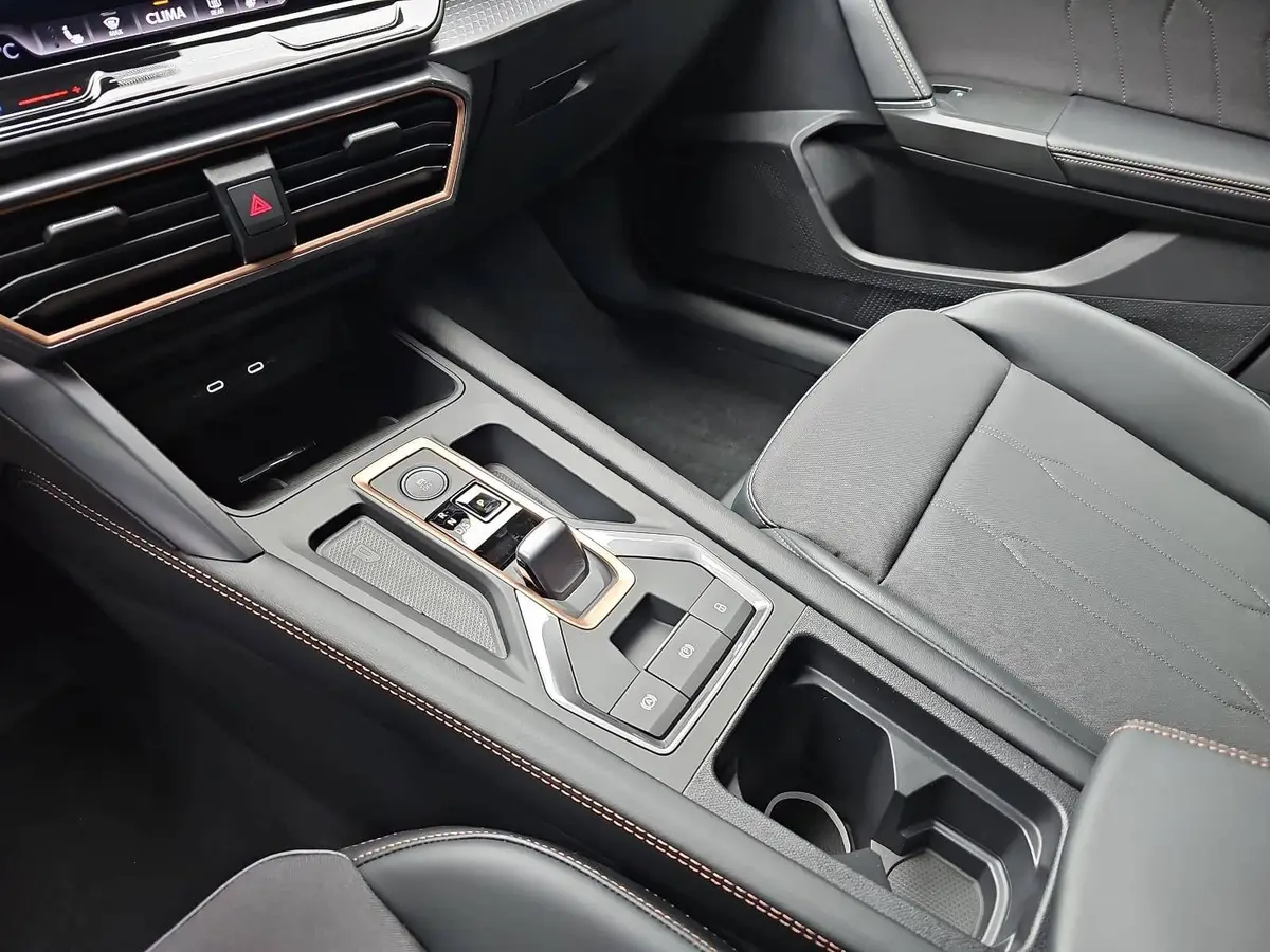 CUPRA FORMENTOR 1.5 ETSI DSG NAVI LED-HD ACC PANO WINTER KAMERA AH