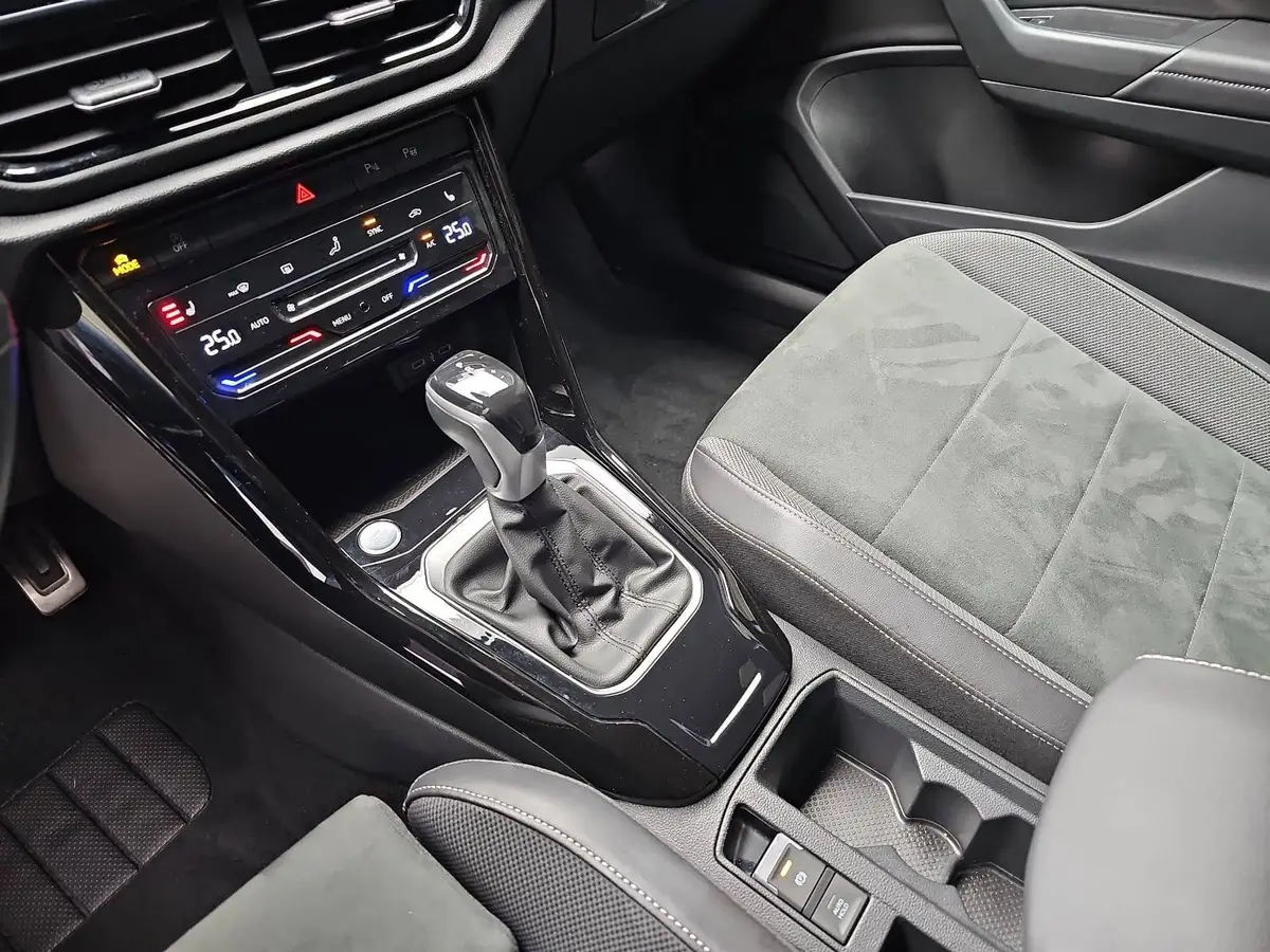 VW T-ROC 1.5 TSI DSG R-LINE NAVI LED BLACK-STYLE SPUR KAMER