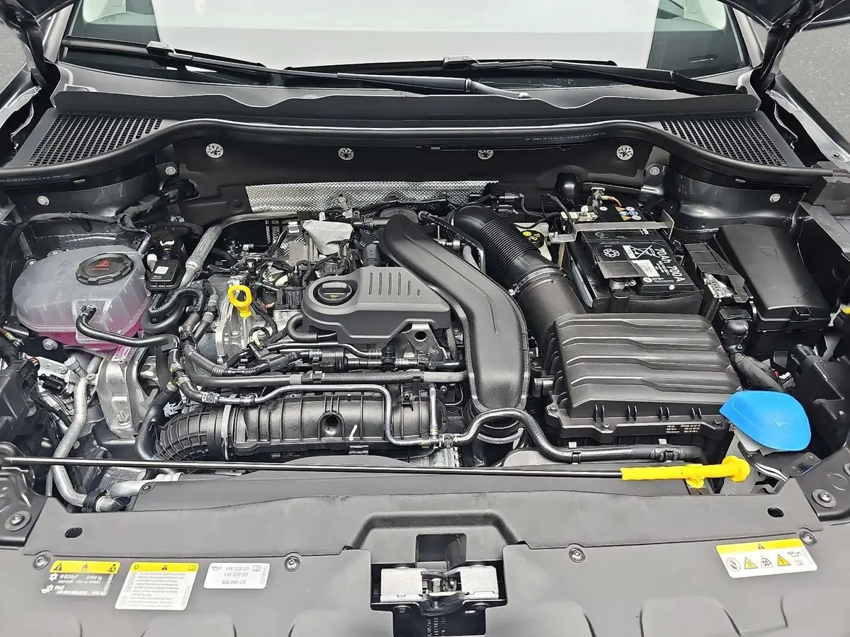 SKODA KAROQ 1.5 TSI DSG 130 JAHRE LED AHK LM