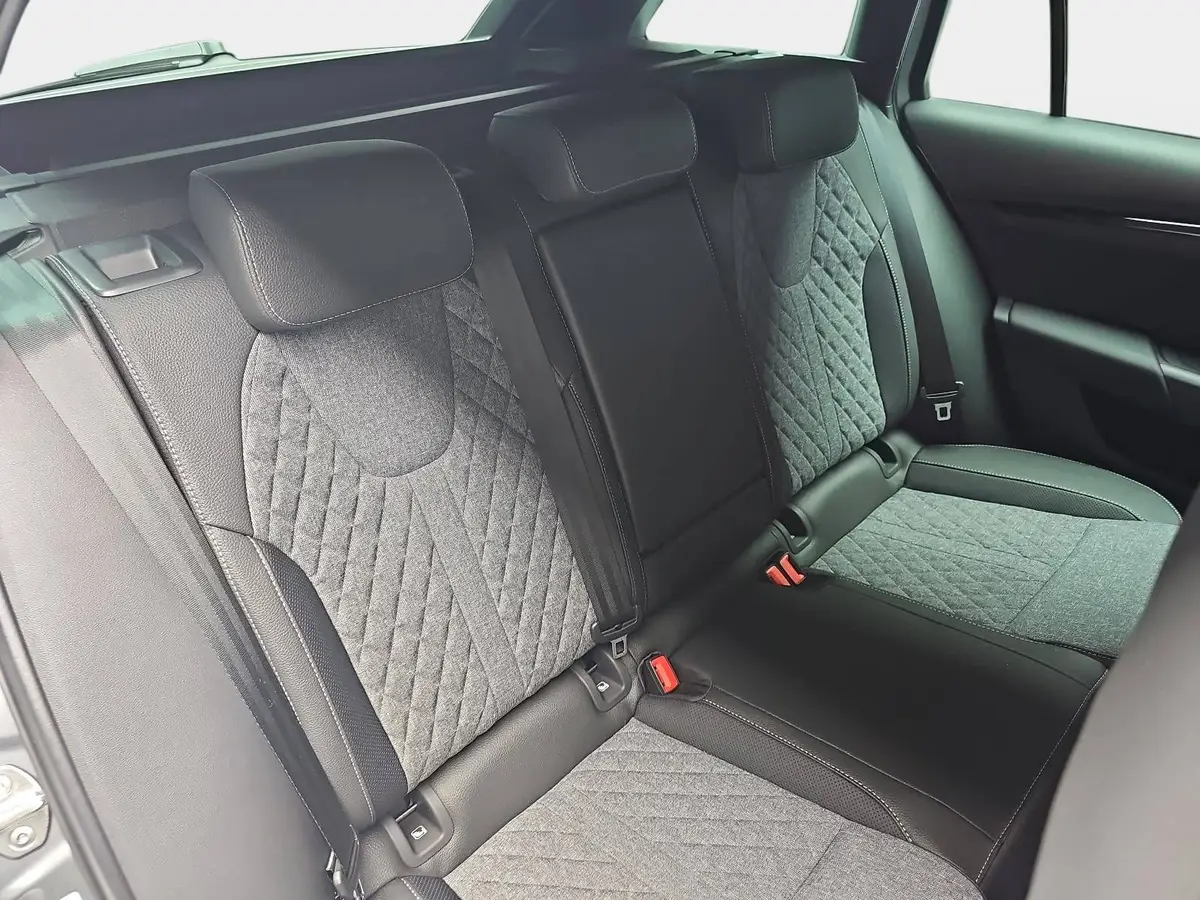 SKODA OCTAVIA COMBI 2.0 TDI DSG SPORTLINE NAVI LED