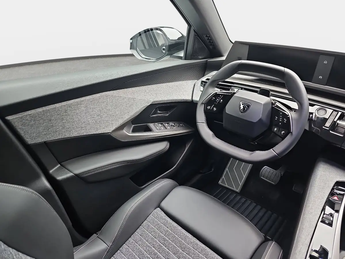 PEUGEOT 5008 1.2 HYBRID 145 E-DSC6 ALLURE KLIMA LED 7-S DAB 360