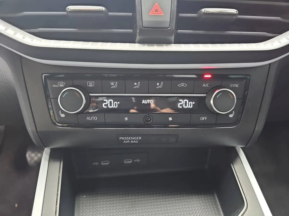 SEAT ARONA 1.0 TSI STYLE LED GRA DAB LM