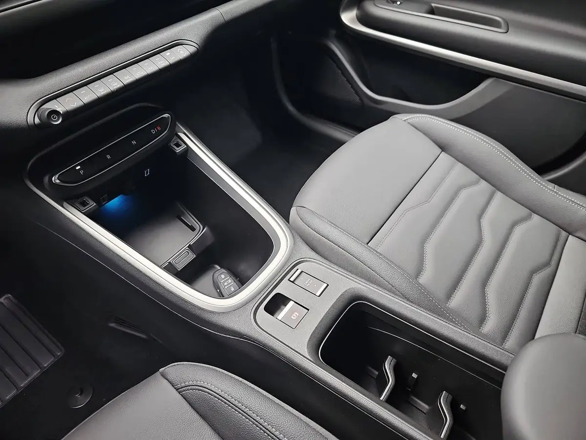 JEEP AVENGER ELEKTRO SUMMIT MJ26 LEDERSITZE INFOTAINMENT & KOMFORTPAKET