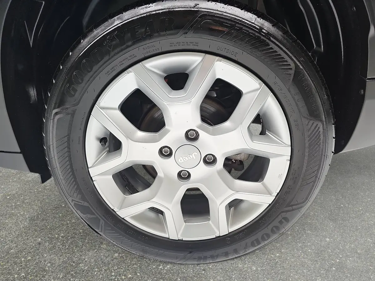 JEEP AVENGER ELEKTRO ALTITUDE NAVI