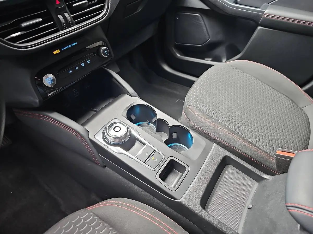 FORD KUGA 1.5 EB AUTO. ST-LINE NAVI LED KLIMAAUTO WINTER SIC