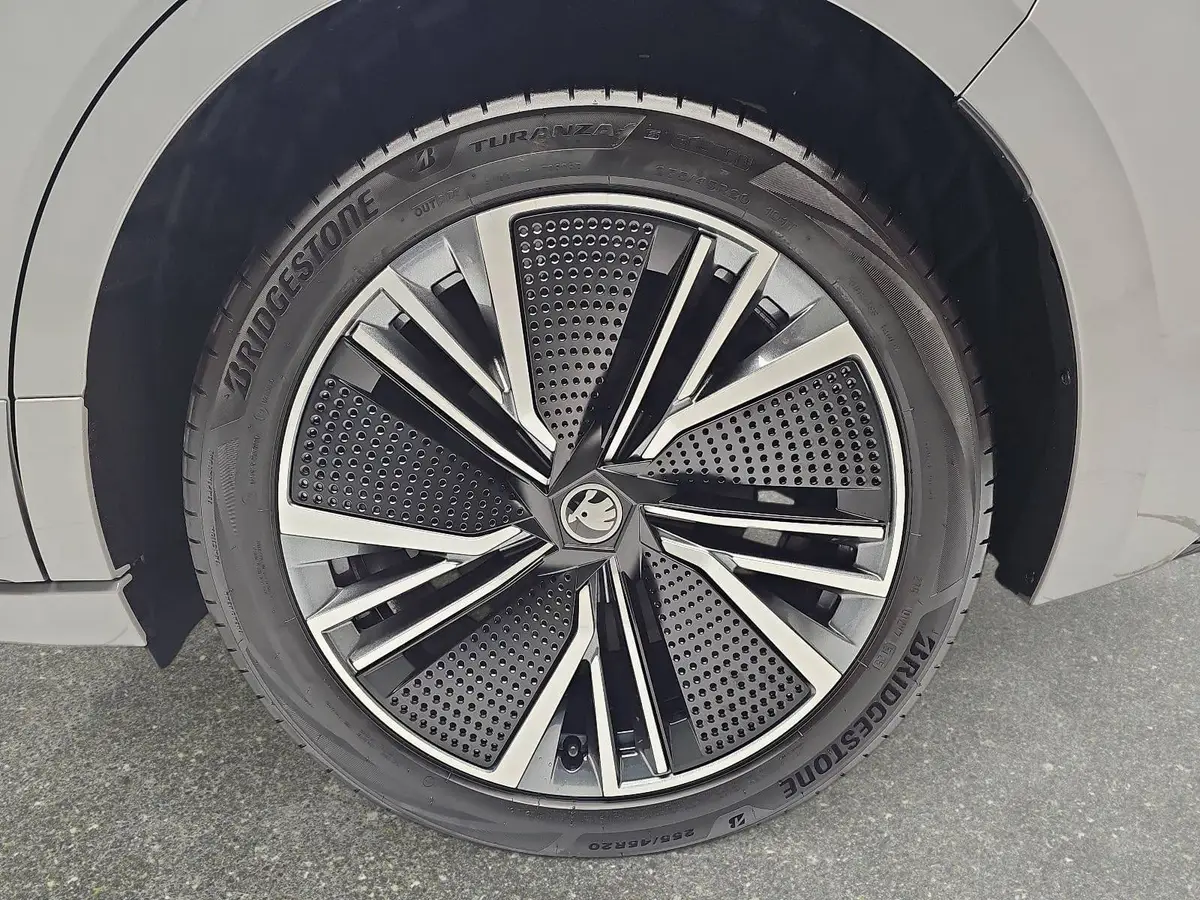 SKODA ENYAQ COUPE 85 SELECTION 82KWH AHK PANO