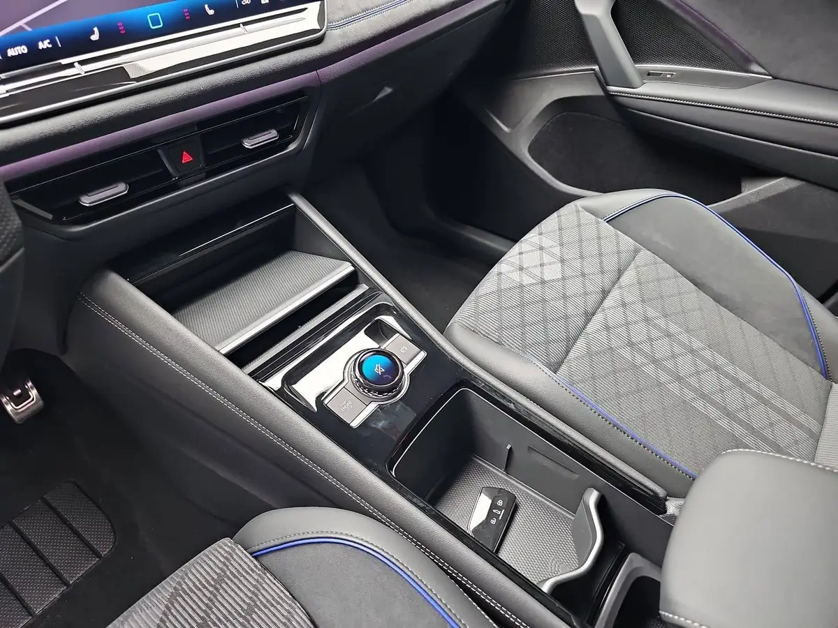 VW TIGUAN 2.0 TDI DSG R-LINE NAVI LED PANO