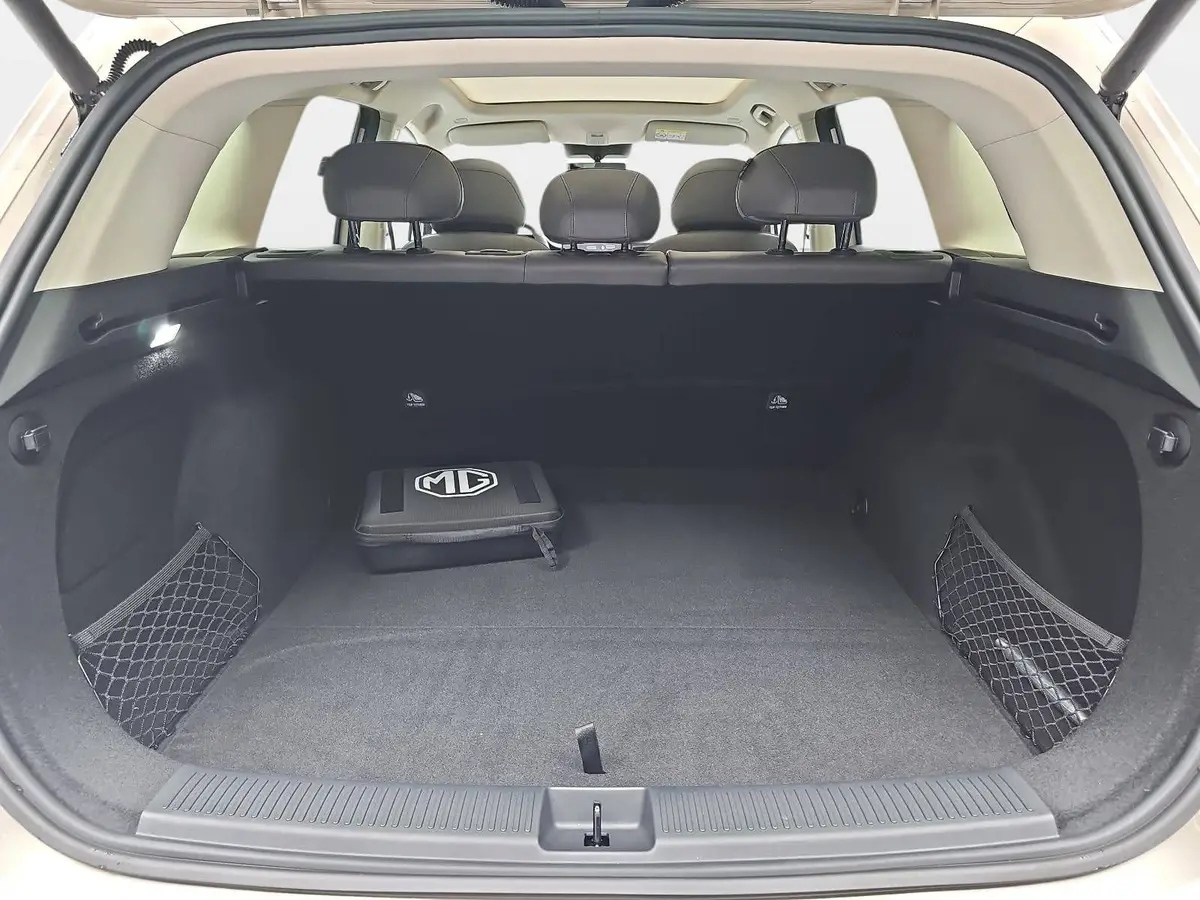 MG ANDERE FÖRDERFÄHIG EV 77 KWH LUXURY PANORAMA LEDER 20-ZOLL