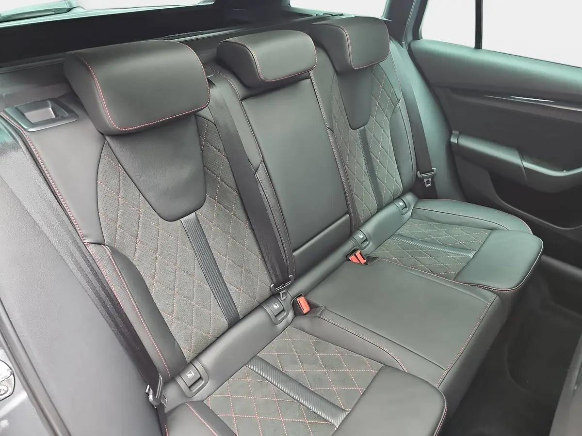 SKODA OCTAVIA COMBI 2.0 TSI DSG RS NAVI LED ERGO-AKTIV PDC AHK LM19