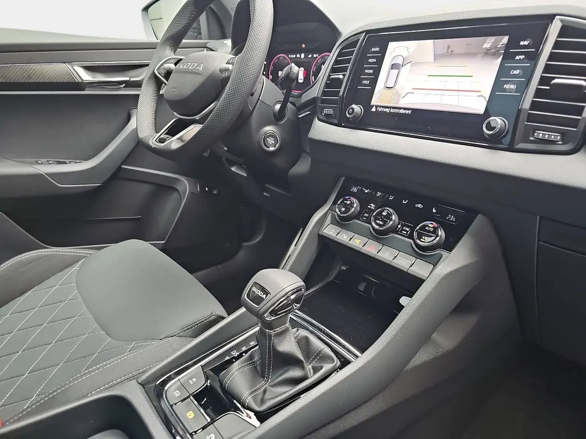 SKODA KAROQ 1.5 TSI DSG SPORTLINE NAVI LED-MATRIX PANO CANTON