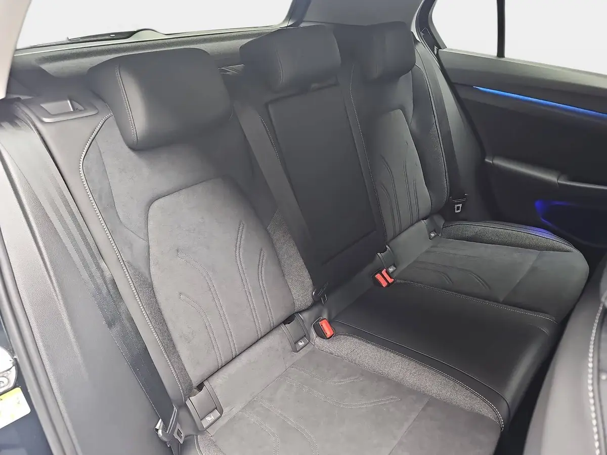 VW GOLF VIII 1.5 TSI LIFE LED ACC KAMERA AHK LM17