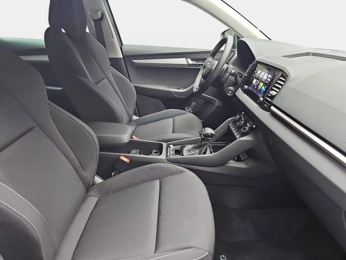 SKODA KAROQ 1.5 TSI DSG 130 JAHRE LED AHK LM