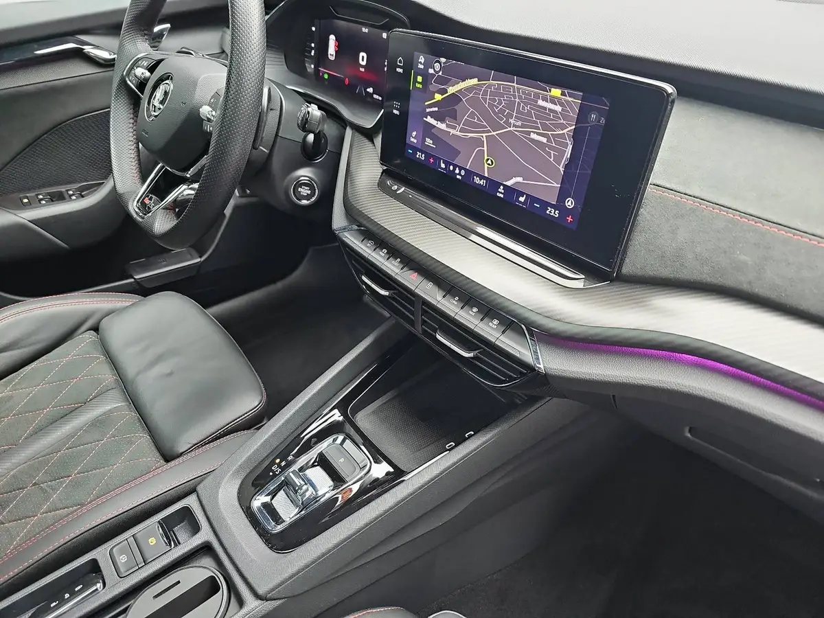 SKODA OCTAVIA COMBI 2.0 TSI DSG RS NAVI LED ERGO-AKTIV PDC AHK LM19