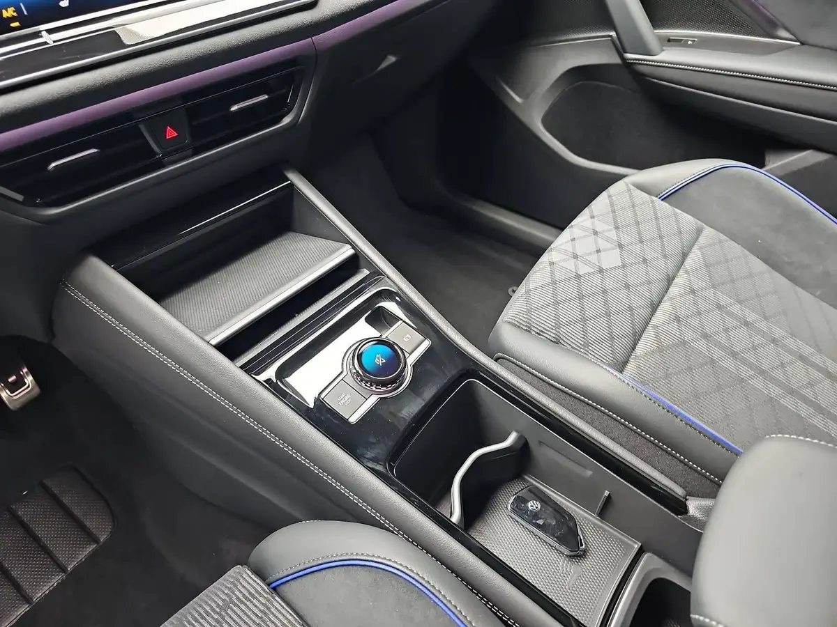 VW TIGUAN 2.0 TDI DSG R-LINE NAVI LED PANO