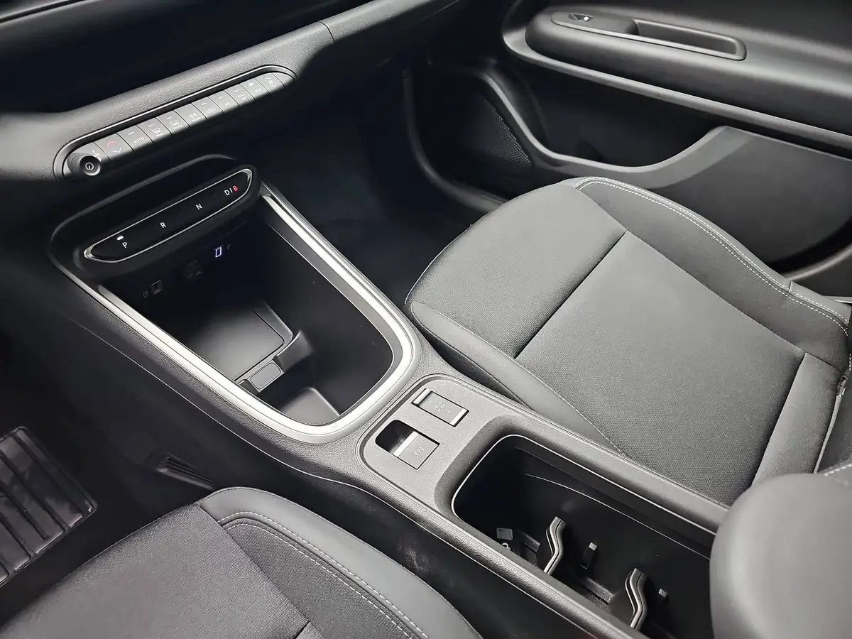 JEEP AVENGER AUTO. 51KWH ALTITUDE LED PDC KAMERA
