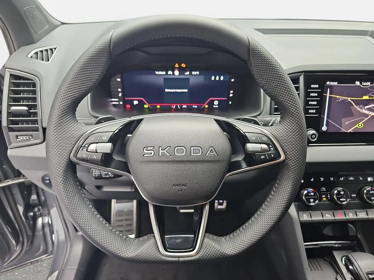 SKODA KAROQ 2.0 TSI DSG SPORTLINE 4X4 AHK PANO