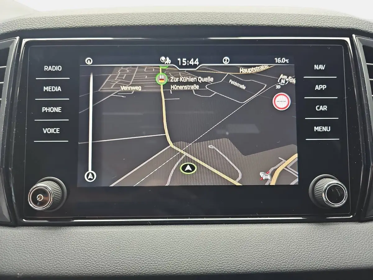 SKODA KAROQ 1.5 TSI DSG DRIVE NAVI LED AHK LM