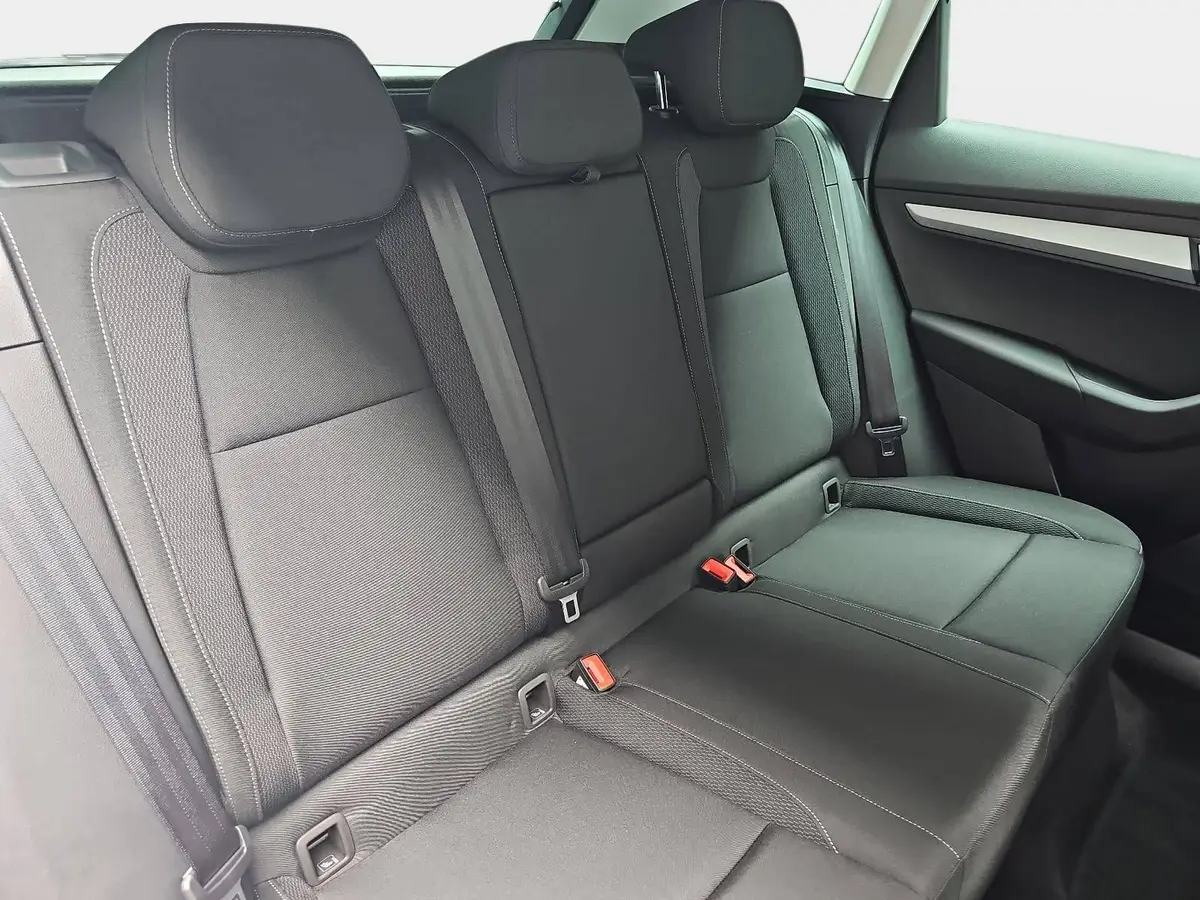 SKODA KAROQ 1.5 TSI DSG DRIVE NAVI LED AHK LM