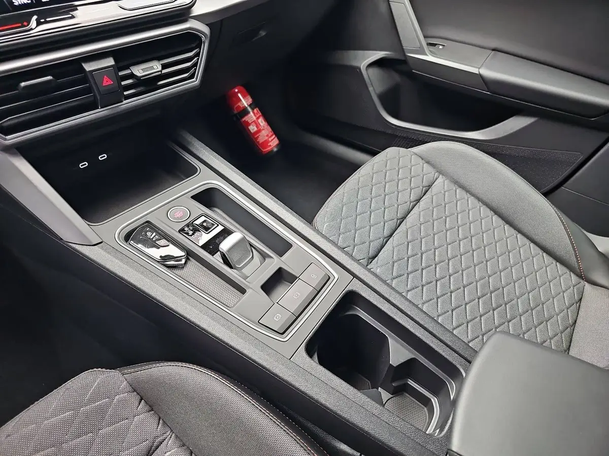 SEAT LEON 1.5 ETSI DSG FR NAVI LED PANO LM17