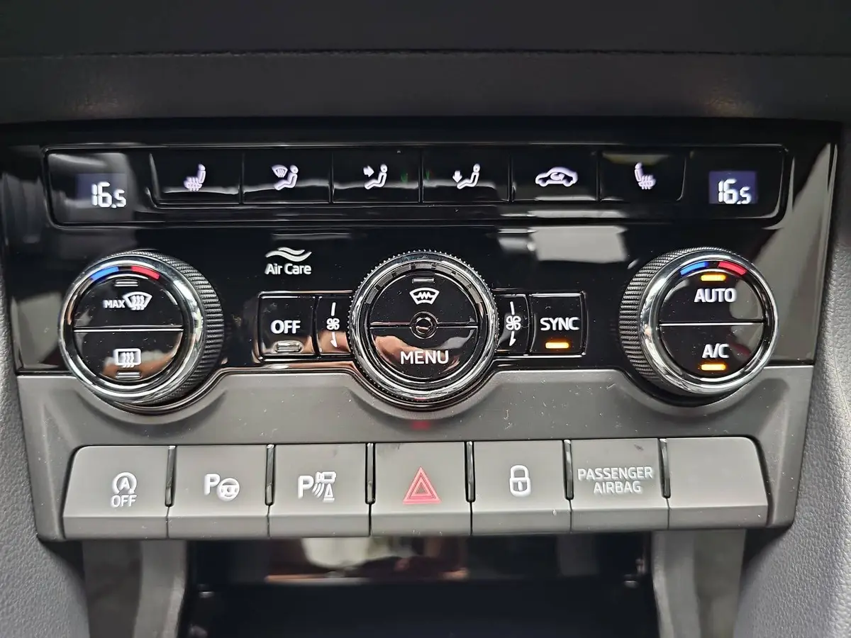 SKODA KAROQ 1.5 TSI DSG SPORTLINE NAVI LED-MATRIX PANO CANTON