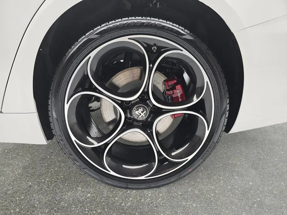 ALFA ROMEO GIULIA 2.0 TURBO 16V Q4 VELOCE PANORAMA TECHNOLOGIE PAKET PREMIUM AUDIO