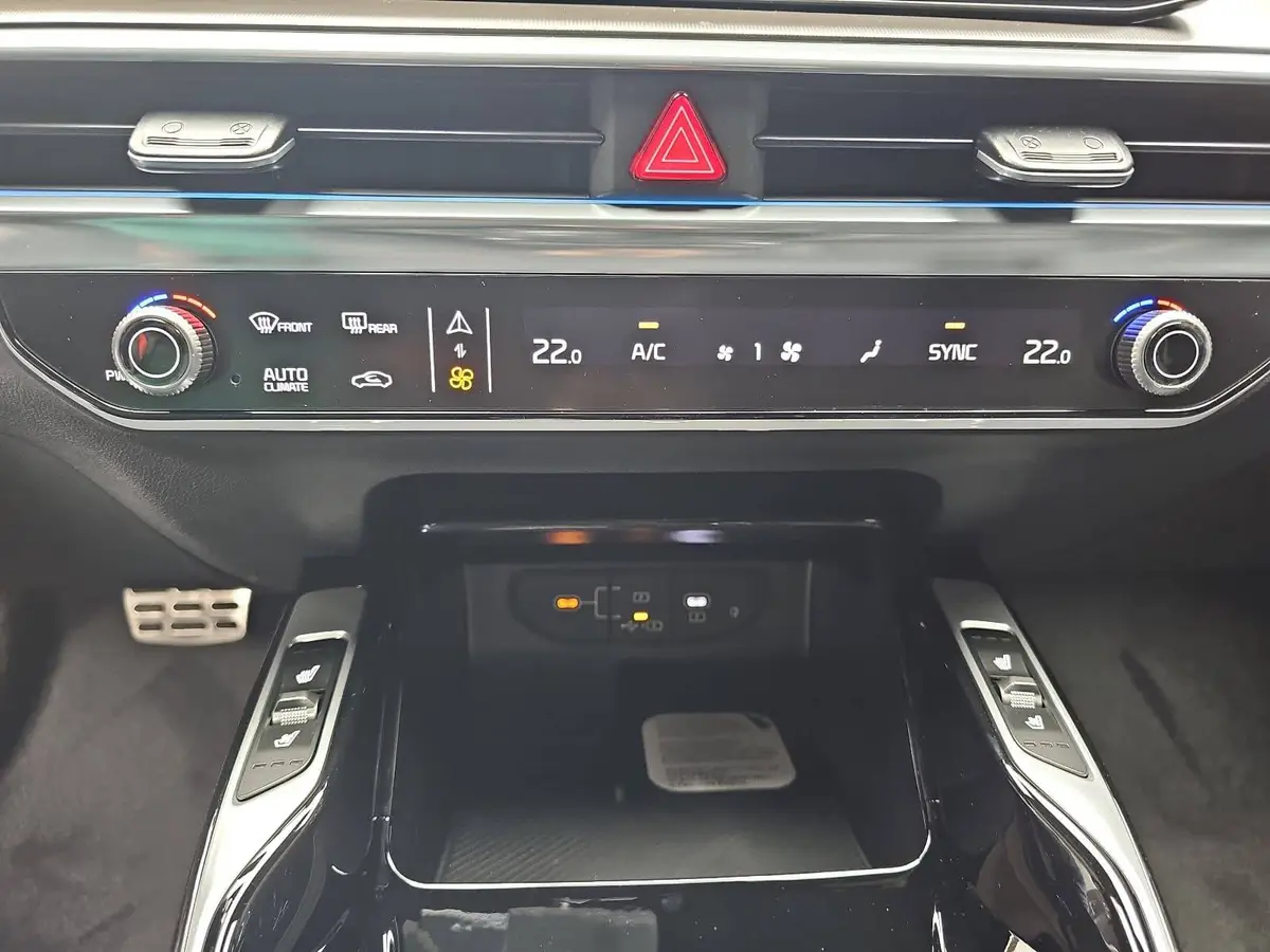 KIA SORENTO 2.2 CRDI AWD DCT8 PLATINUM MJ26 LEDER NAPPA PREMIUM GLASDACH AHK