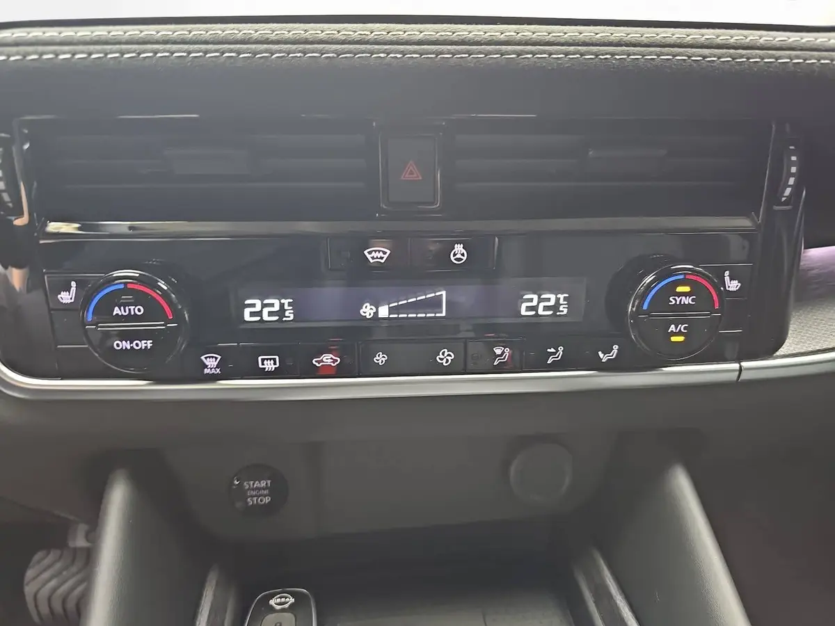 NISSAN QASHQAI 1.3 DIG-T MHEV AUTO. MJ27 TEKNA PREMIUM PAKET 2-FARBEN